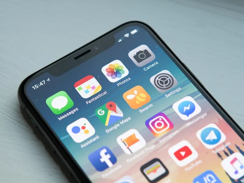 Smartphone mit App-Oberfläche